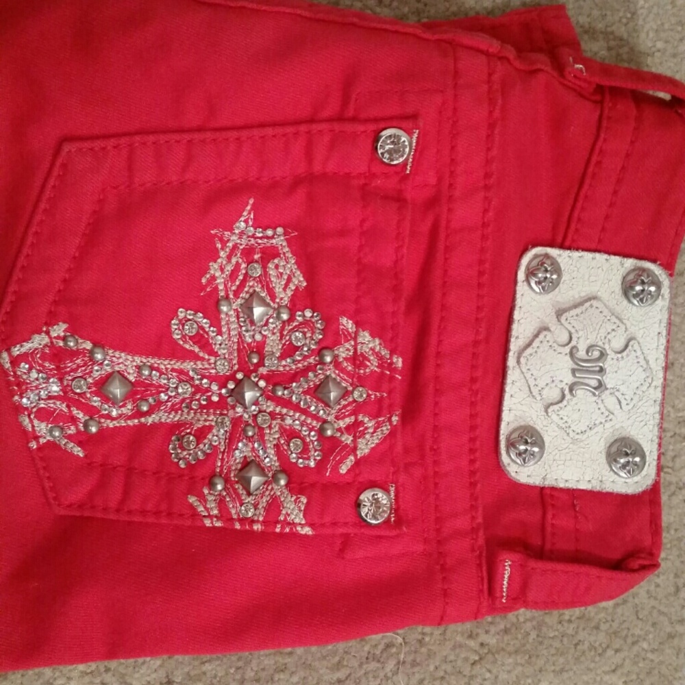 Miss Me skinny jeans in RED!